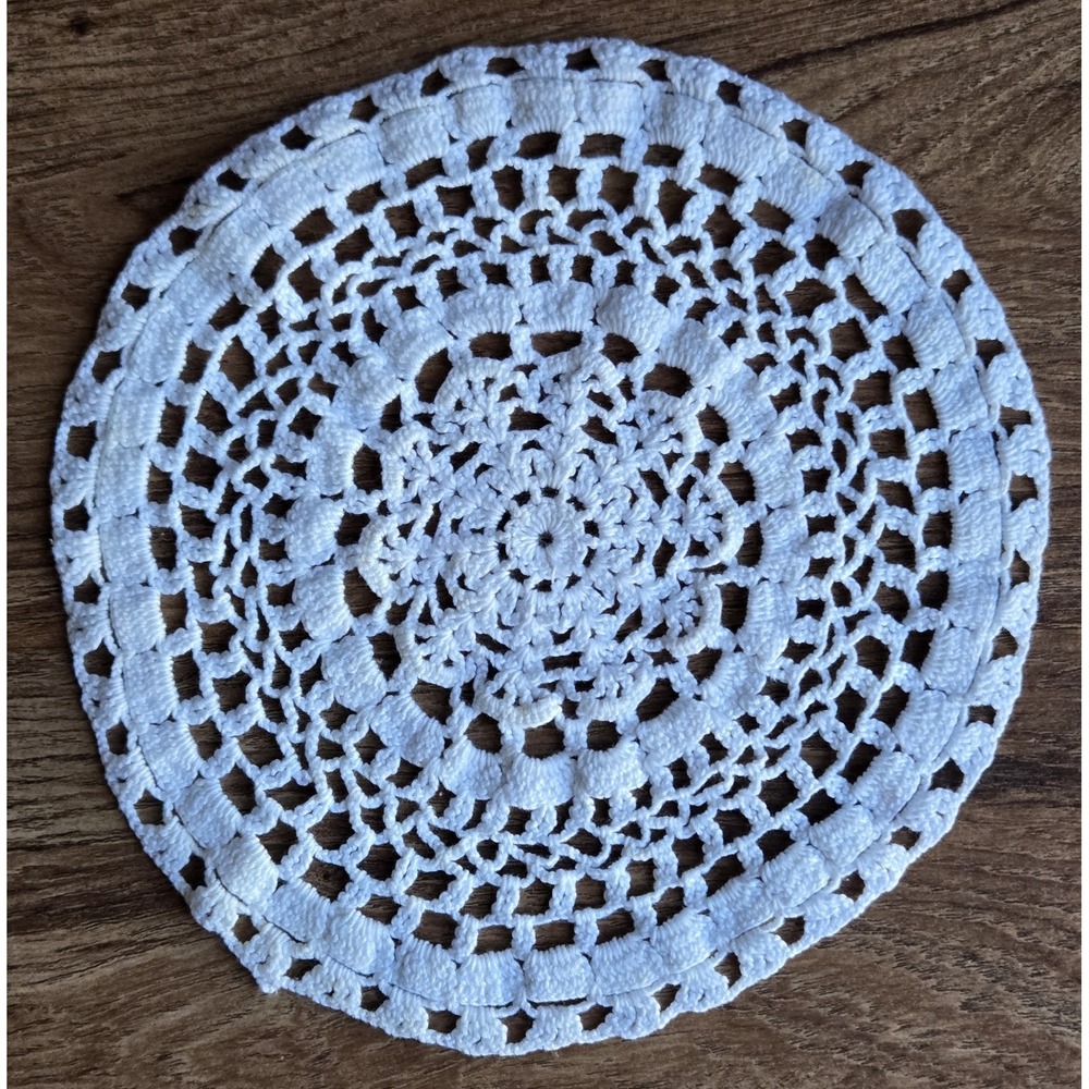 Vintage Hand Crocheted White Lace Doily Round 8.5″ Table Dresser‎ Decor